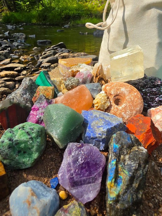Minerals Paydirt 3kg - Raw Crystals & Gemstones & Specimens & Carvings & Fossil Etc. Mining Bag