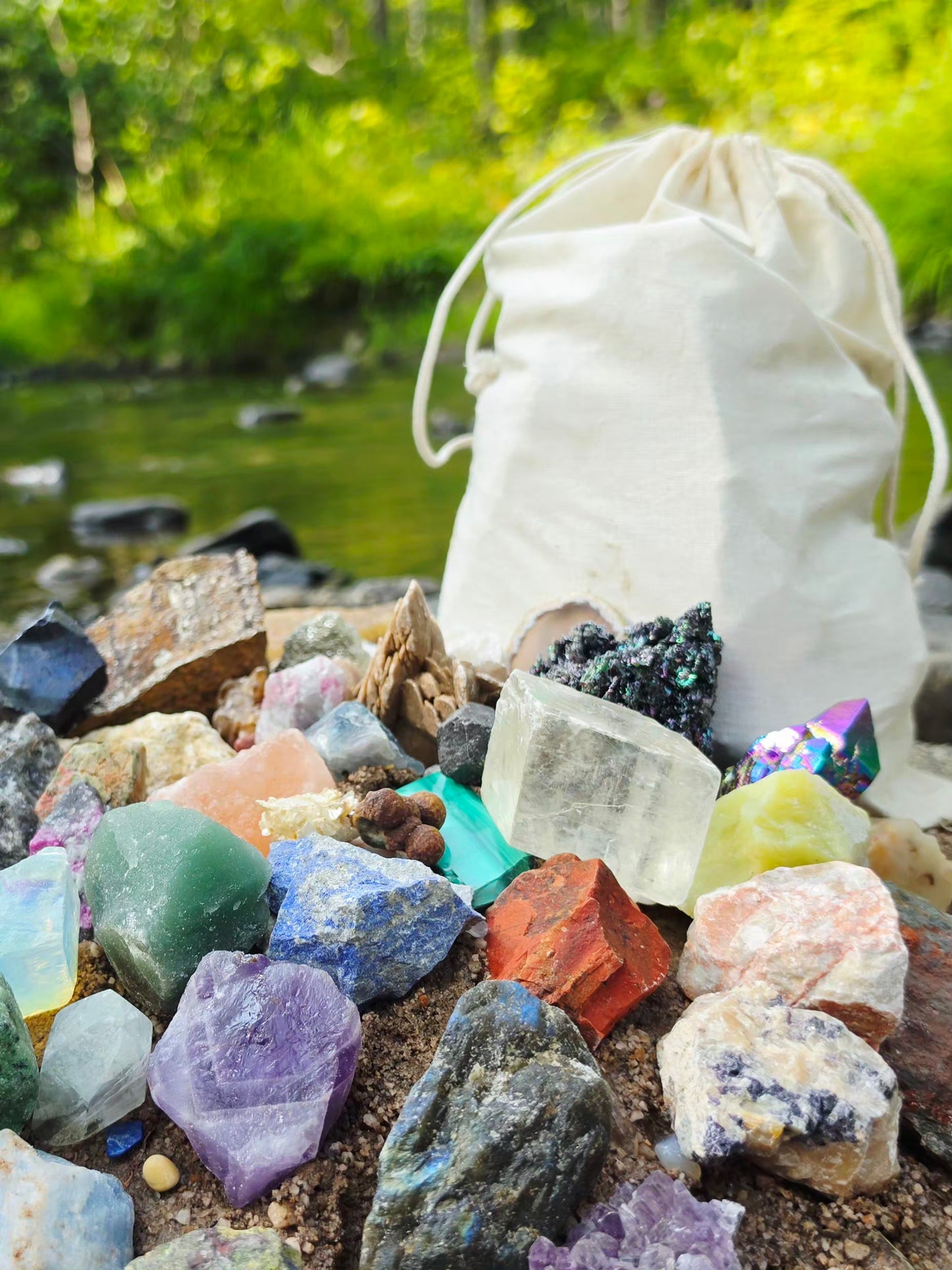 Minerals Paydirt 3kg - Raw Crystals & Gemstones & Specimens & Carvings & Fossil Etc. Mining Bag