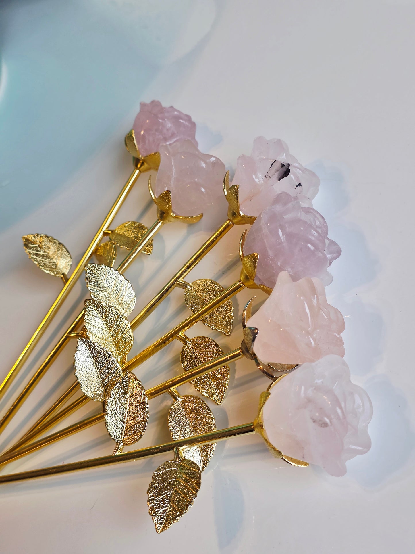 Rose Quartz Flower Carving 23 cm – Hand Carved Crystal Flowers on Gold Stems