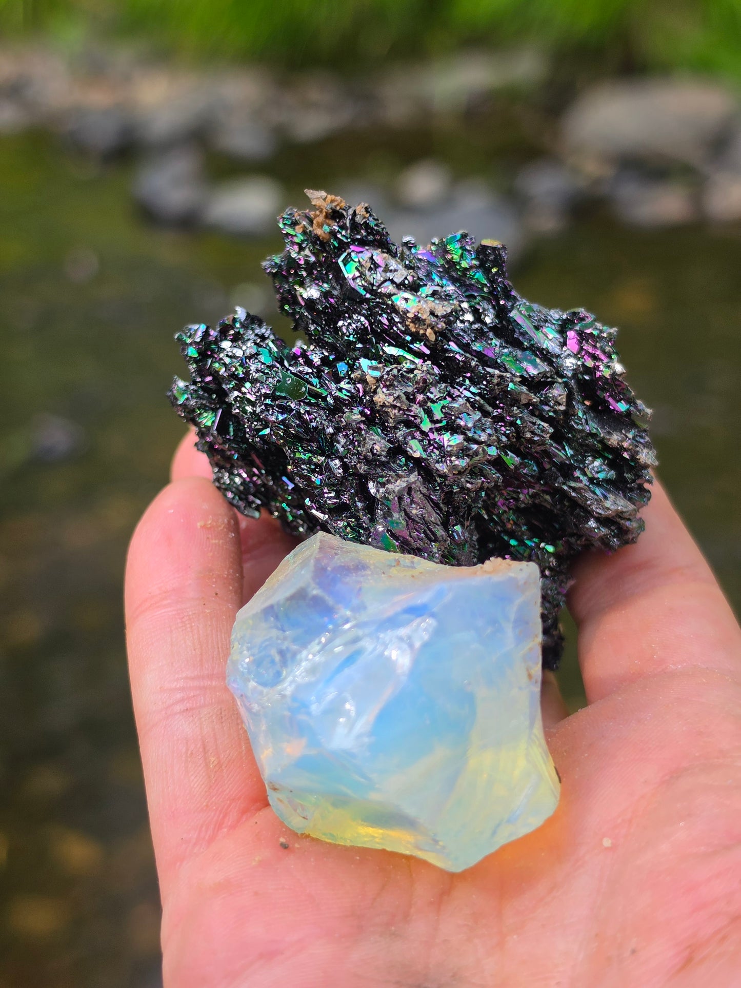 Minerals Paydirt 3kg - Raw Crystals & Gemstones & Specimens & Carvings & Fossil Etc. Mining Bag