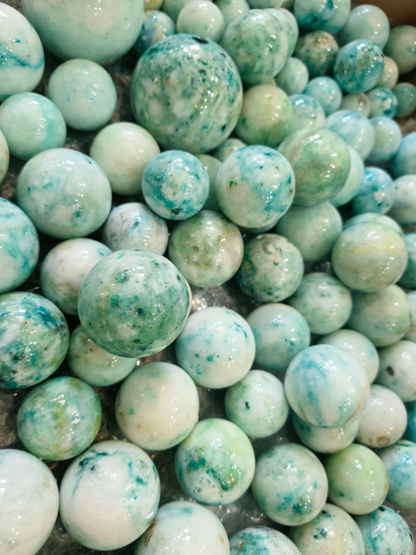 1kg Premium Phoenix Stone Spheres (2-4 Pcs) - White Quartz with Teal & Mint Swirl Orbs Wholesale Lot