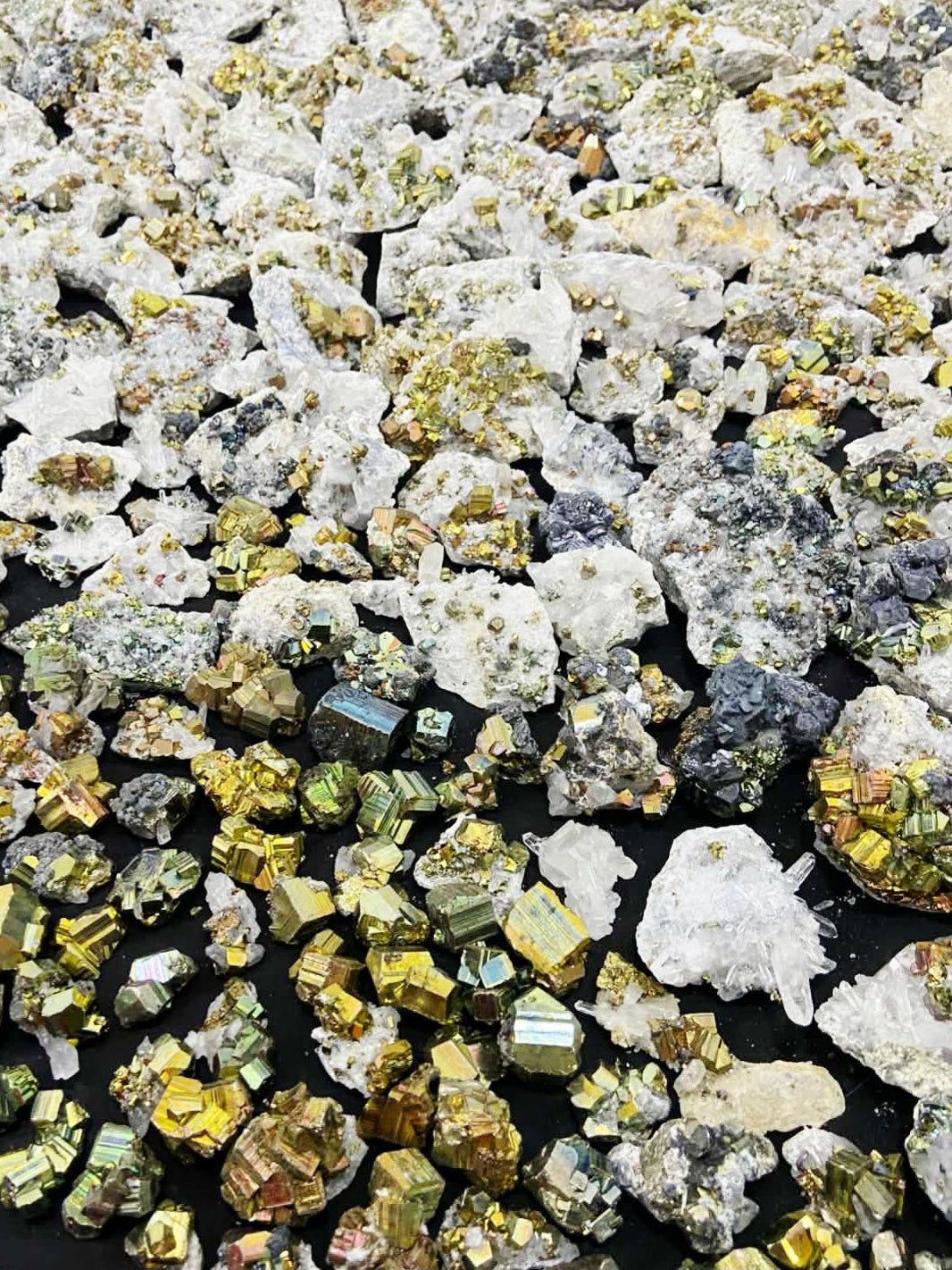 Indonesia Kalimantan Mine rainbow pyrite quarts 10kg Wholesale - Mix pieces