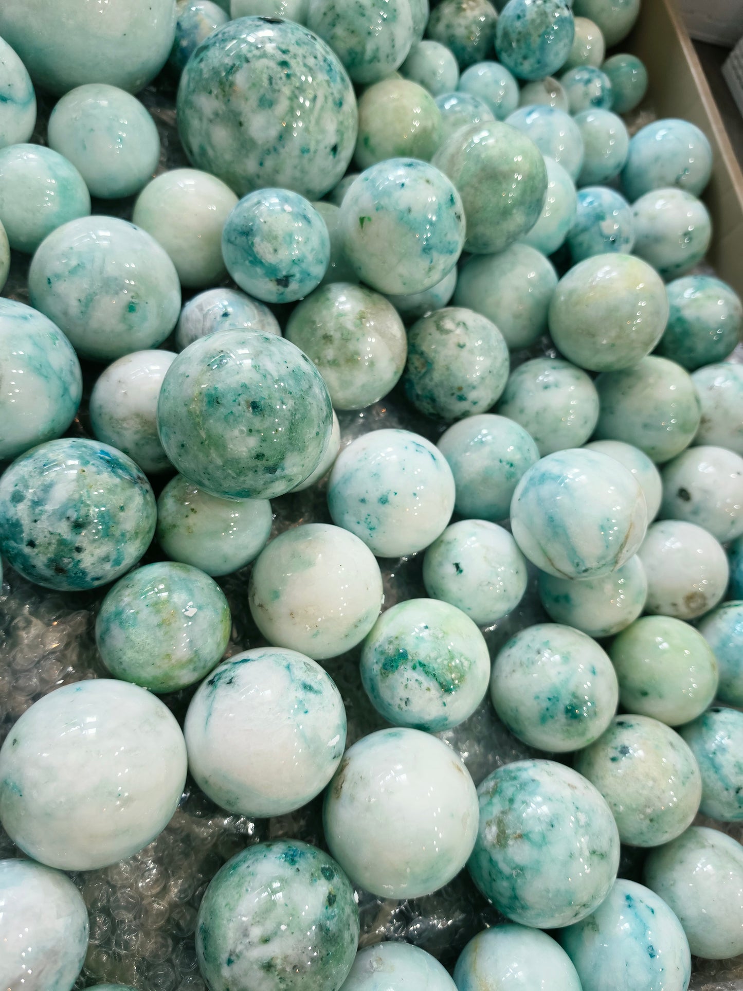 1kg Premium Phoenix Stone Spheres (2-4 Pcs) - White Quartz with Teal & Mint Swirl Orbs Wholesale Lot