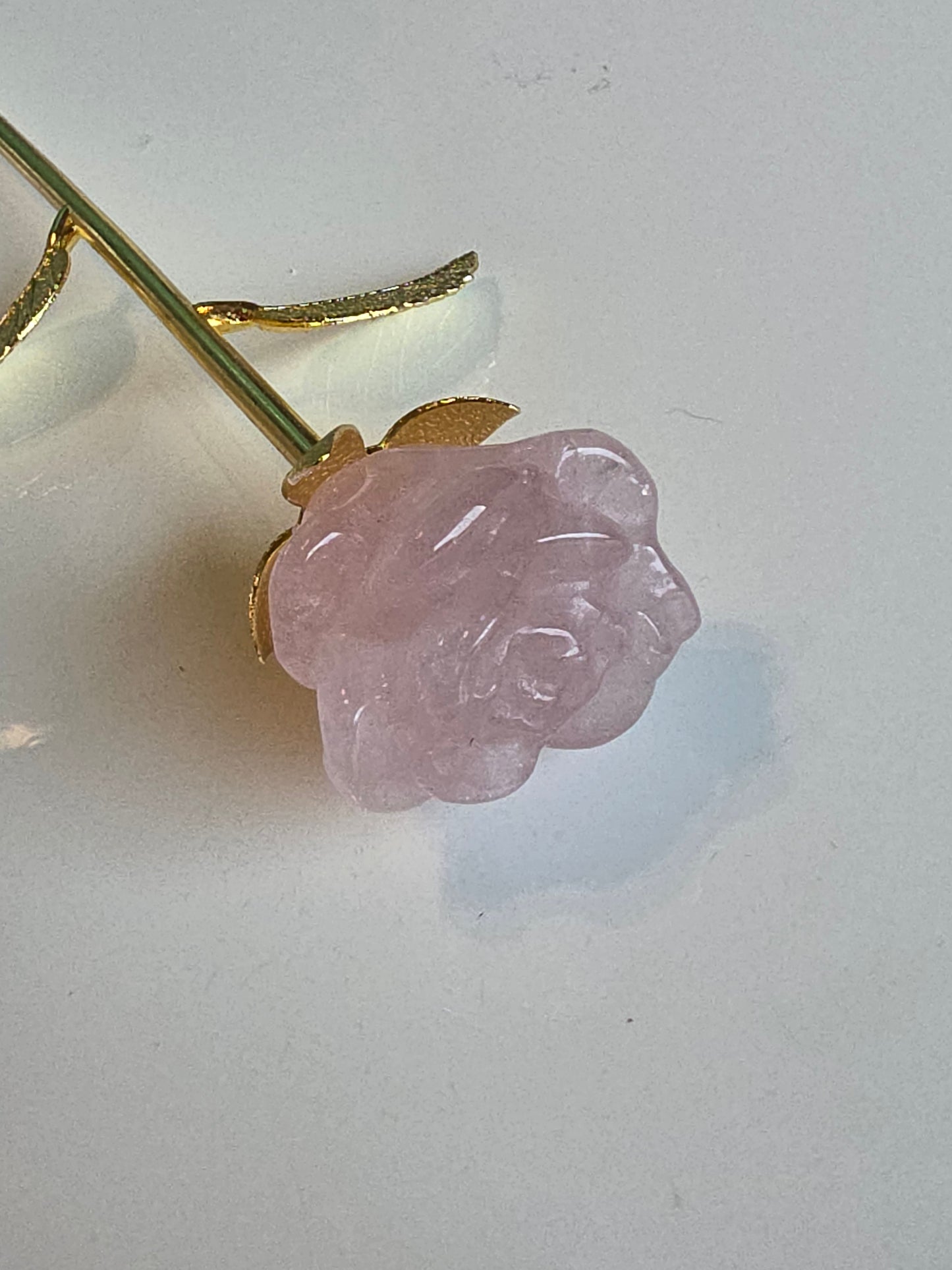Rose Quartz Flower Carving 23 cm – Hand Carved Crystal Flowers on Gold Stems