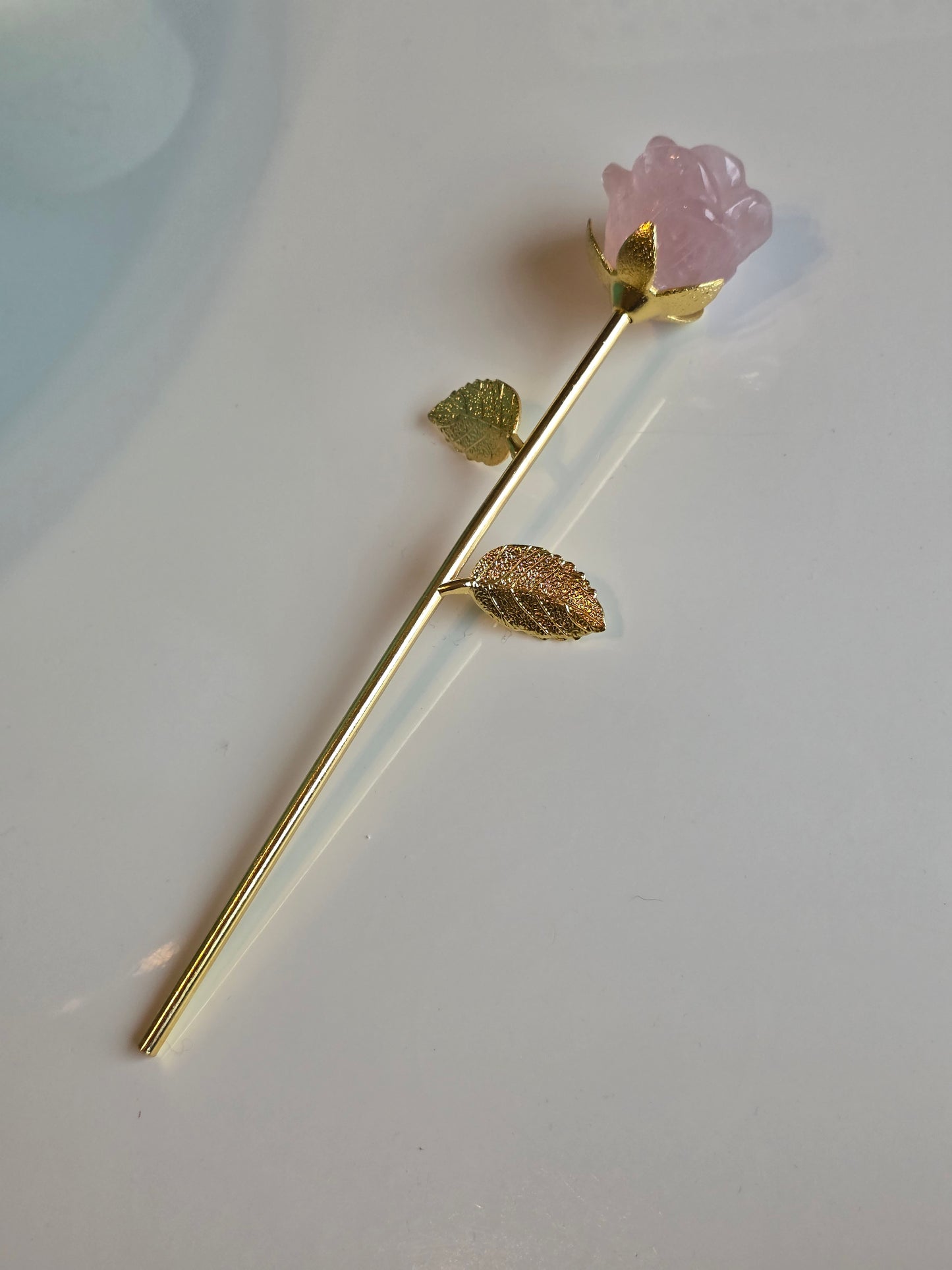 Rose Quartz Flower Carving 23 cm – Hand Carved Crystal Flowers on Gold Stems