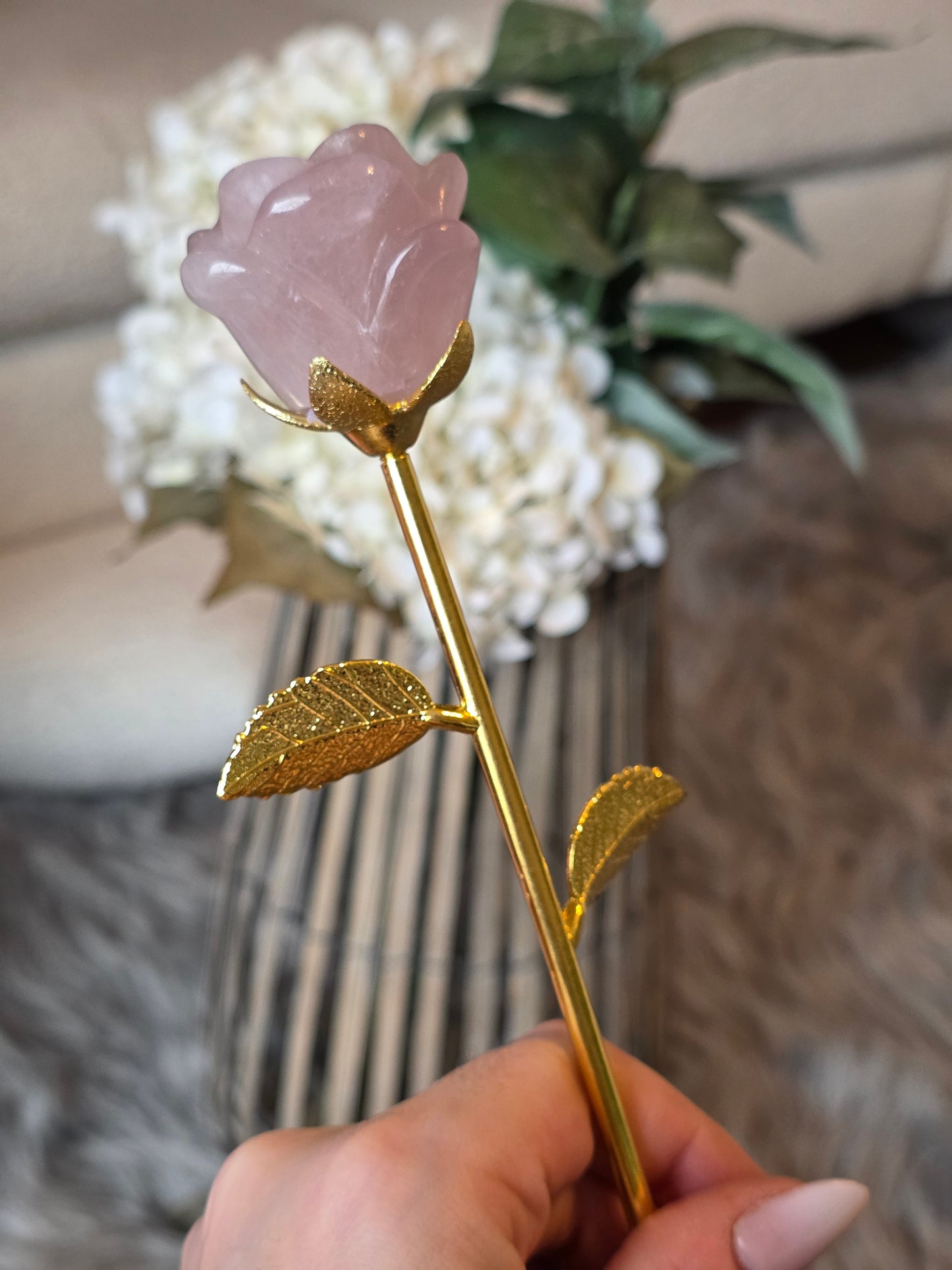 Rose Quartz Flower Carving 23 cm – Hand Carved Crystal Flowers on Gold Stems