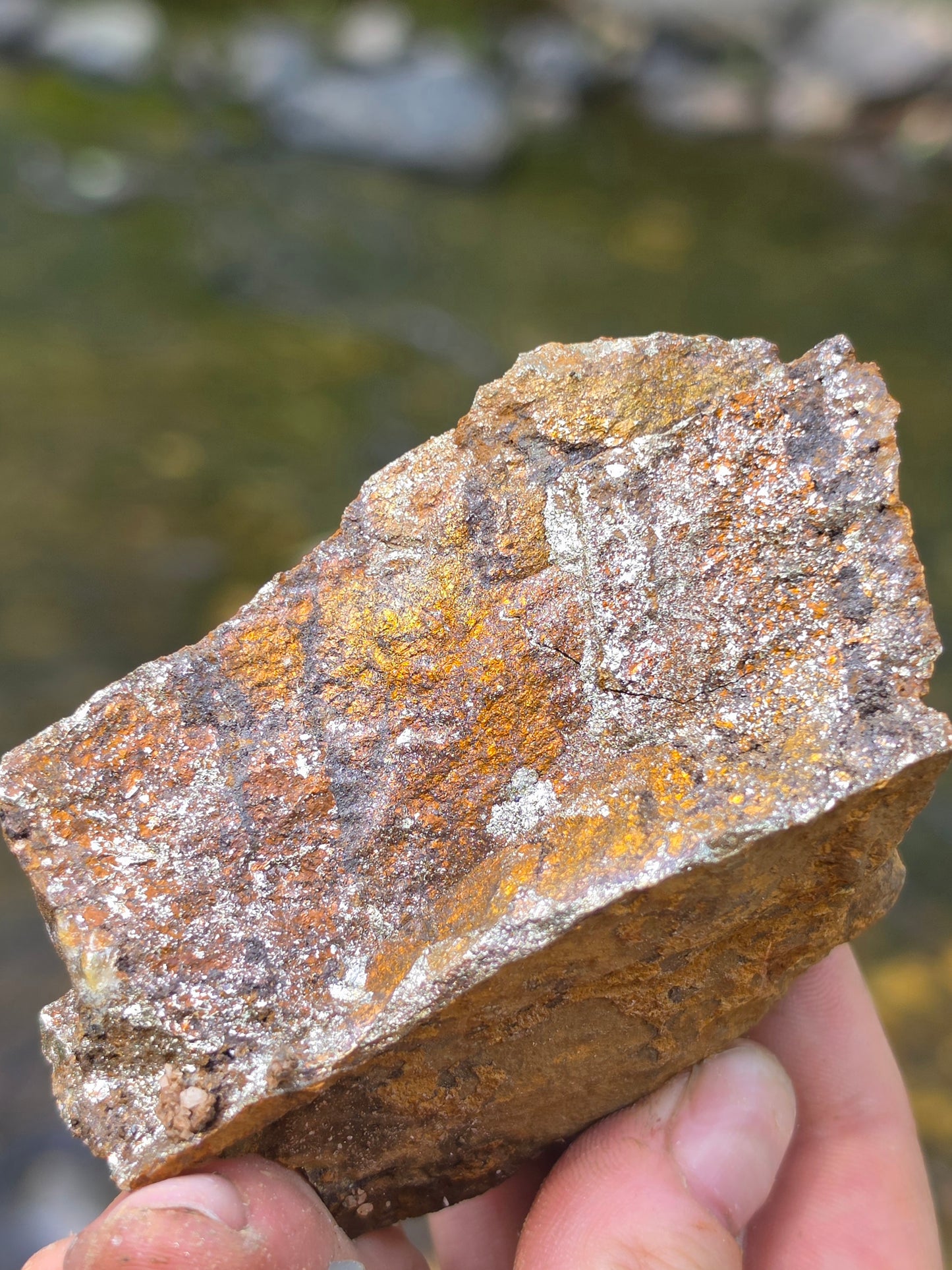 Minerals Paydirt 3kg - Raw Crystals & Gemstones & Specimens & Carvings & Fossil Etc. Mining Bag