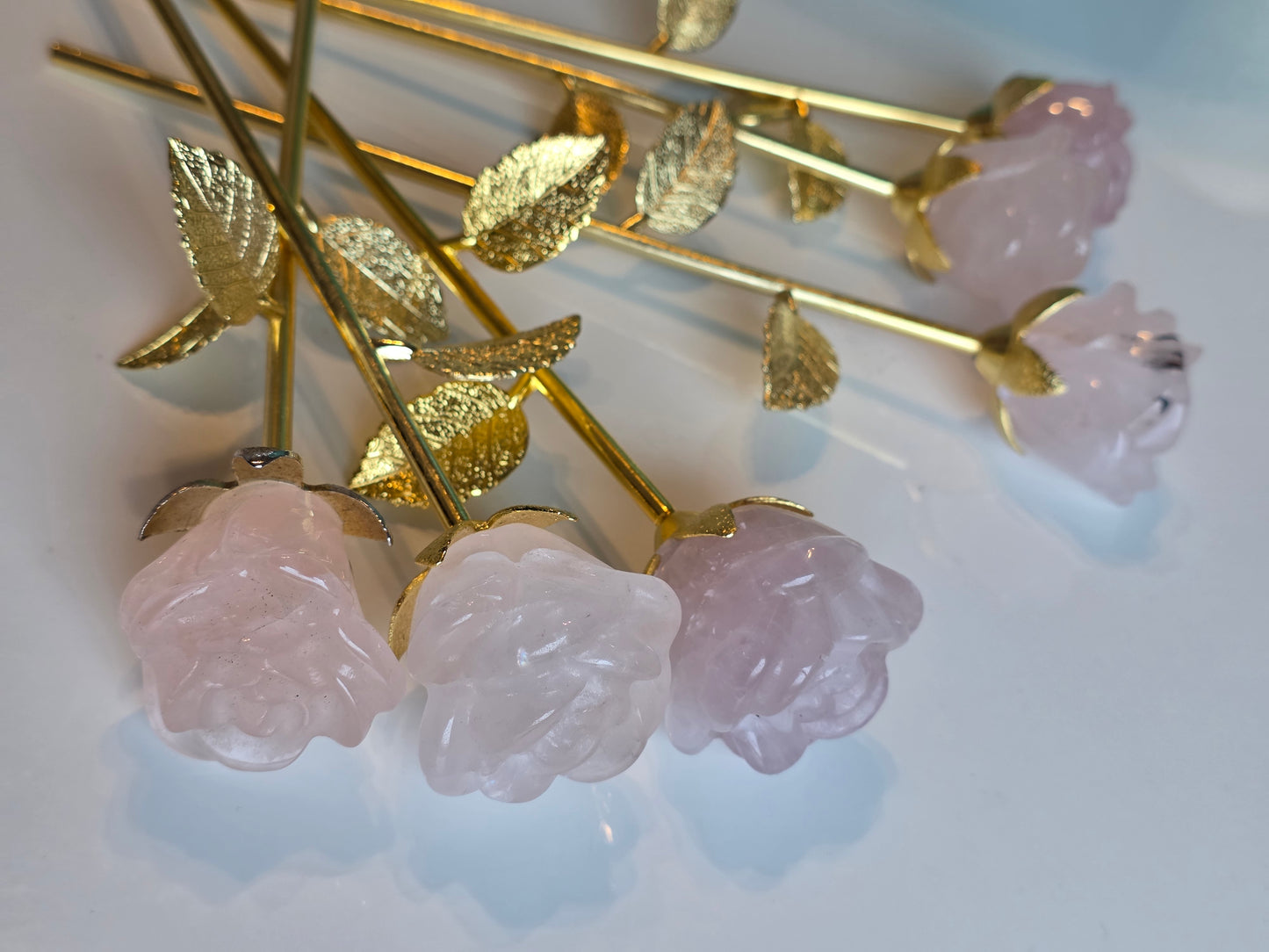 Rose Quartz Flower Carving 23 cm – Hand Carved Crystal Flowers on Gold Stems