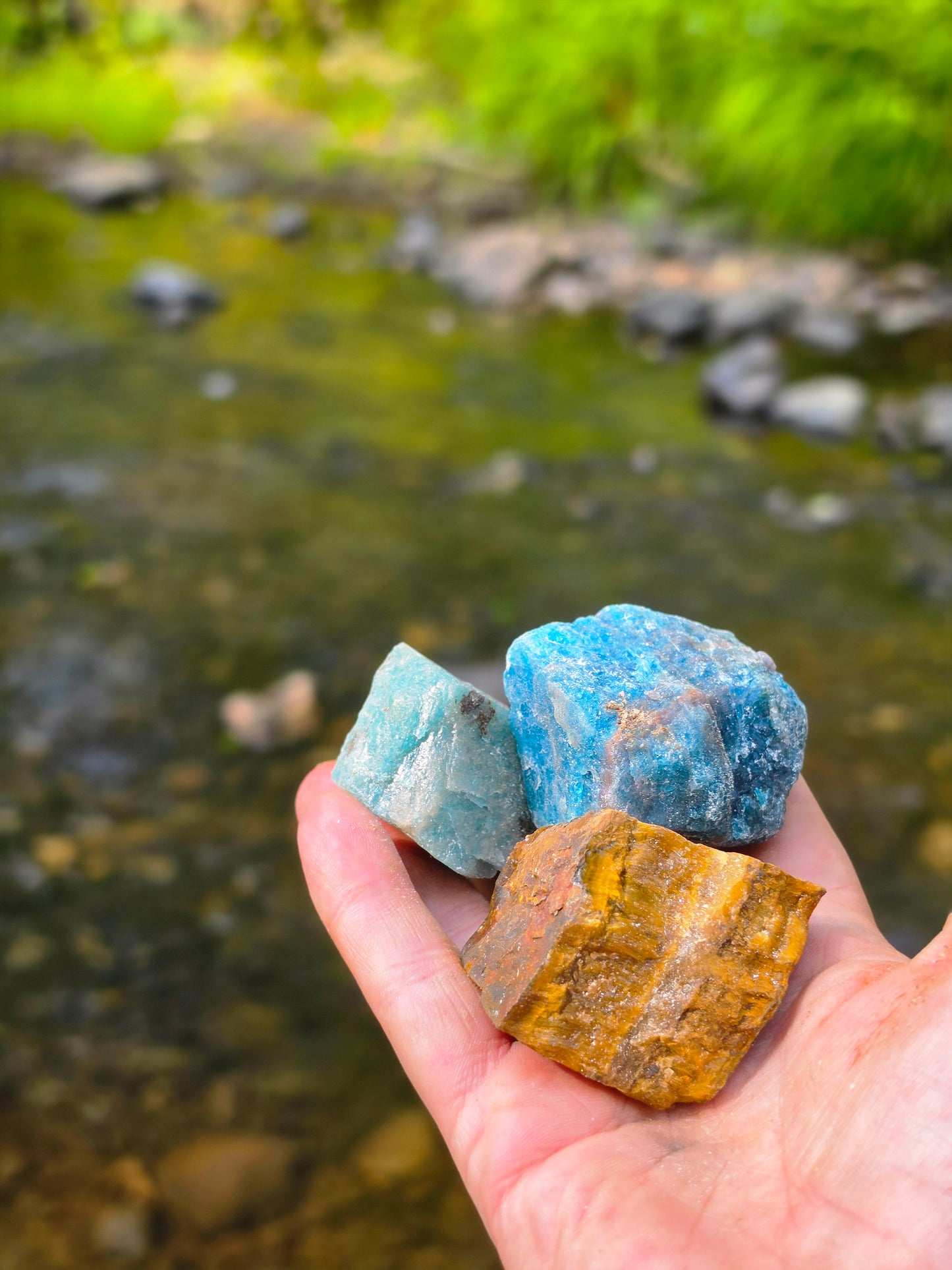Minerals Paydirt 3kg - Raw Crystals & Gemstones & Specimens & Carvings & Fossil Etc. Mining Bag