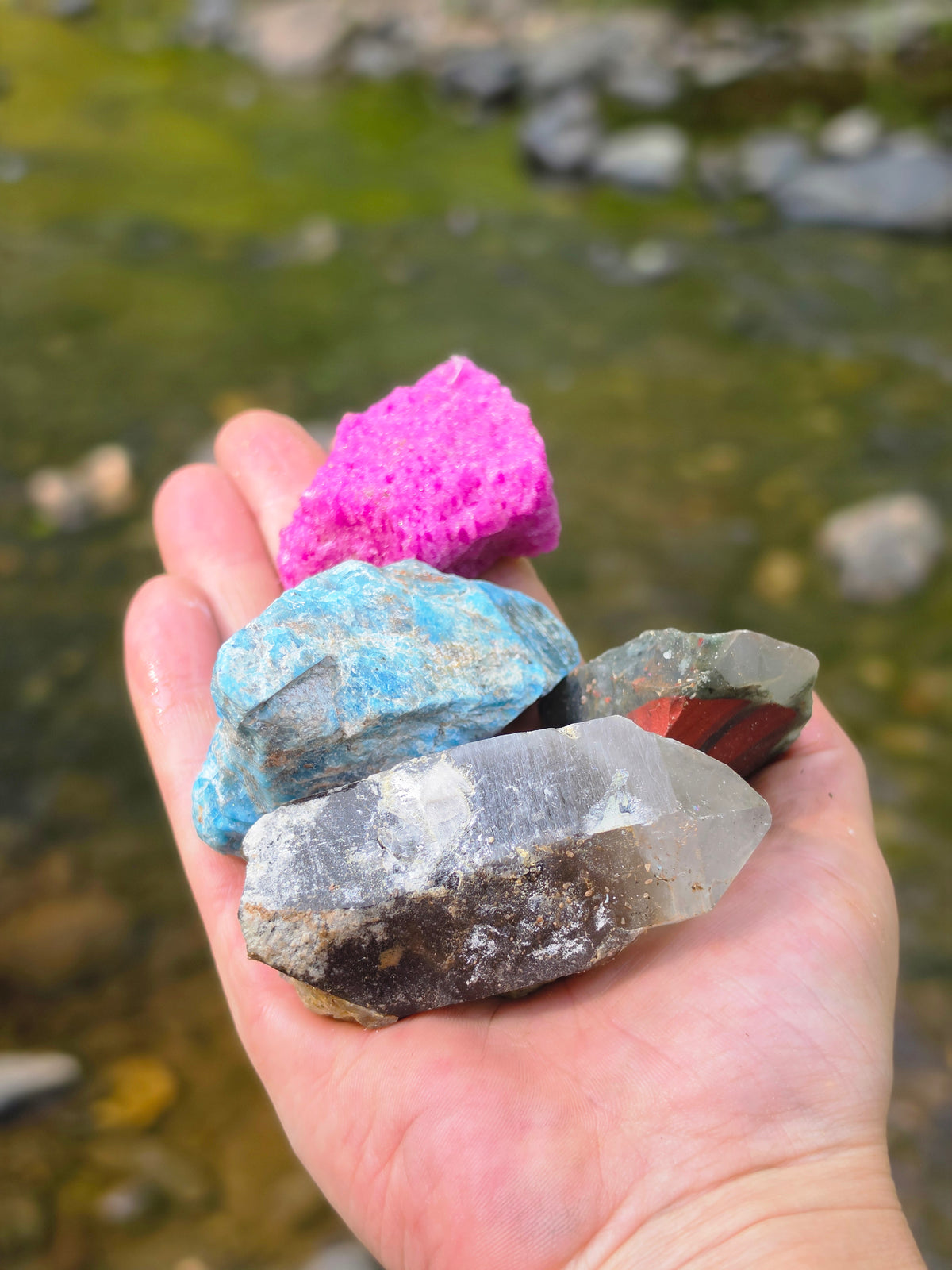 Minerals Paydirt 3kg - Raw Crystals & Gemstones & Specimens & Carvings & Fossil Etc. Mining Bag