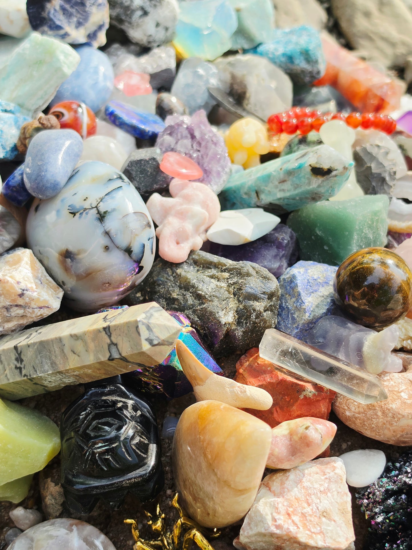 Minerals Paydirt 3kg - Raw Crystals & Gemstones & Specimens & Carvings & Fossil Etc. Mining Bag