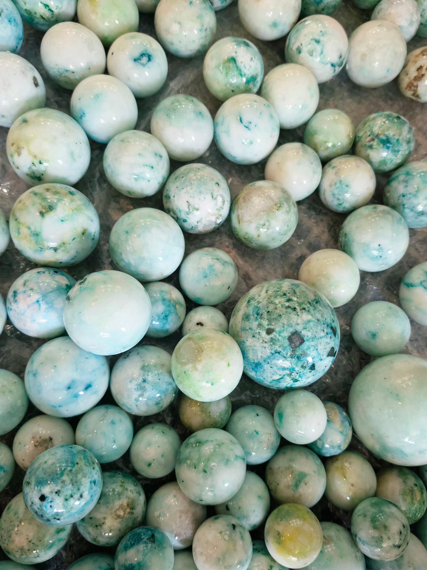 1kg Premium Phoenix Stone Spheres (2-4 Pcs) - White Quartz with Teal & Mint Swirl Orbs Wholesale Lot