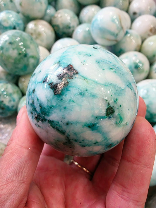 1kg Premium Phoenix Stone Spheres (2-4 Pcs) - White Quartz with Teal & Mint Swirl Orbs Wholesale Lot